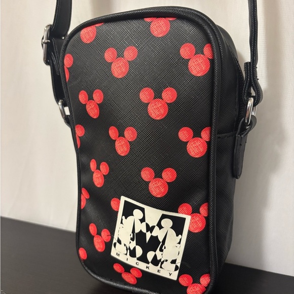 Danielle Nicole Disney Mickey Mouse Crossbody Bag Black EUC - Picture 4 of 13